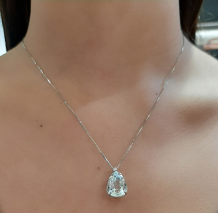 Gargantilha em Ouro Branco 18K com Água Marinha e Diamantes 